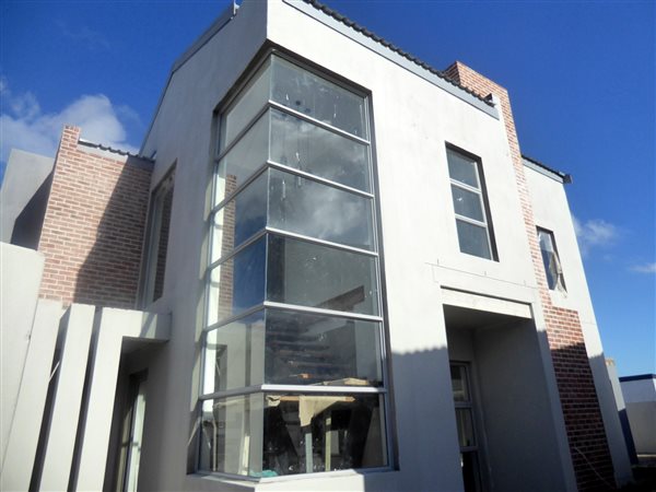 4 Bedroom House 4 Bedroom House