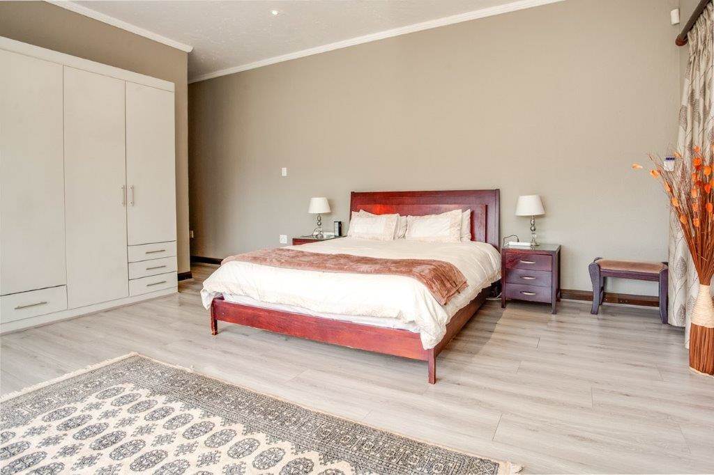 6 Bed House in Ruimsig photo number 26