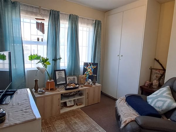 2 Bed Apartment in Wannenburghoogte