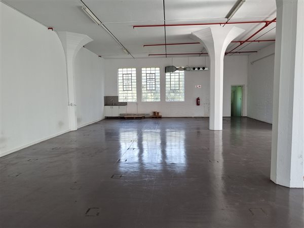 345  m² Commercial space in Woodstock