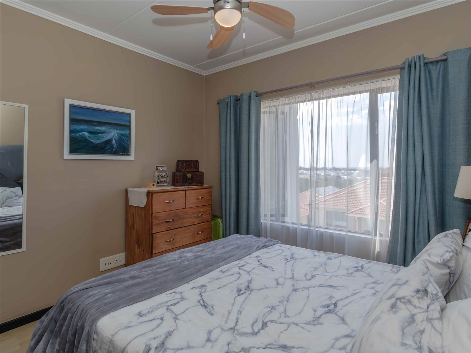 2 Bed Apartment in Greenstone Hill photo number 18