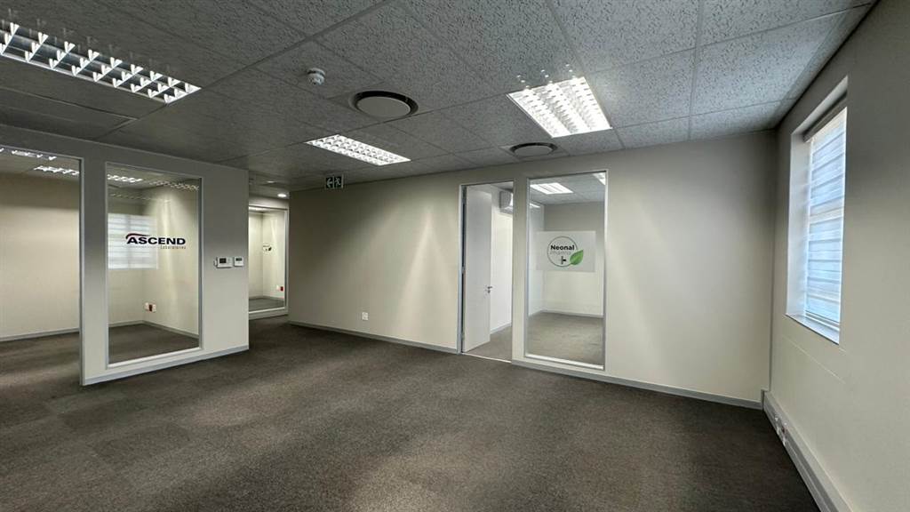168  m² Commercial space in Route 21 Business Park photo number 10