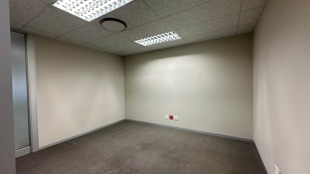 168  m² Commercial space in Route 21 Business Park photo number 7