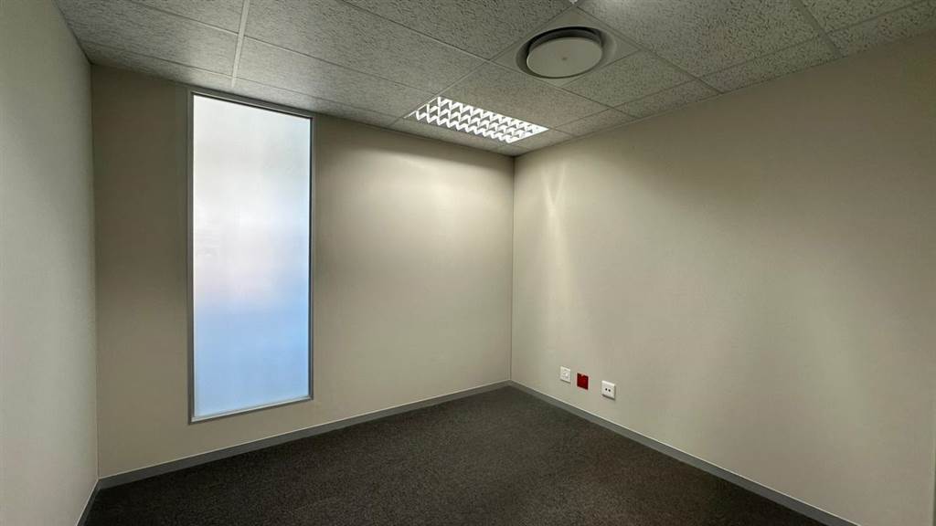 168  m² Commercial space in Route 21 Business Park photo number 6