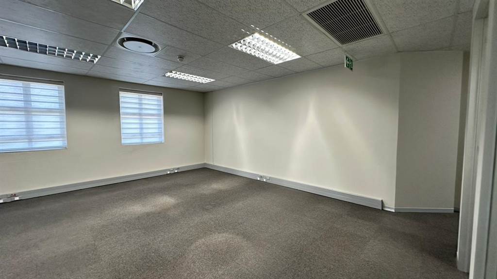 168  m² Commercial space in Route 21 Business Park photo number 8