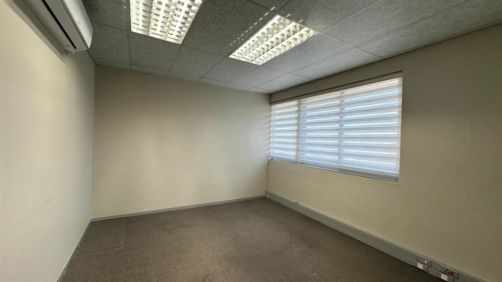 168  m² Commercial space in Route 21 Business Park photo number 11
