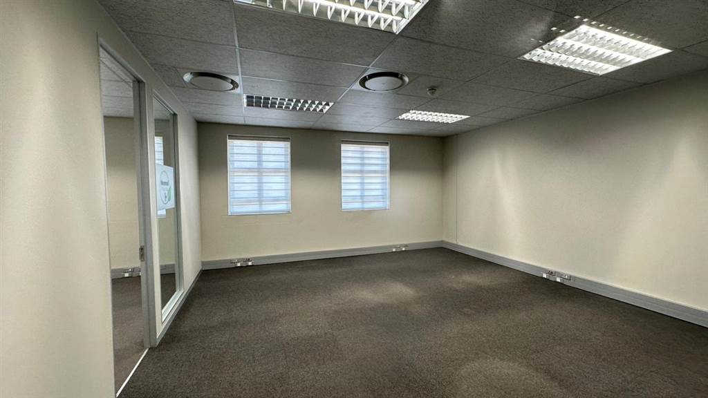 168  m² Commercial space in Route 21 Business Park photo number 9