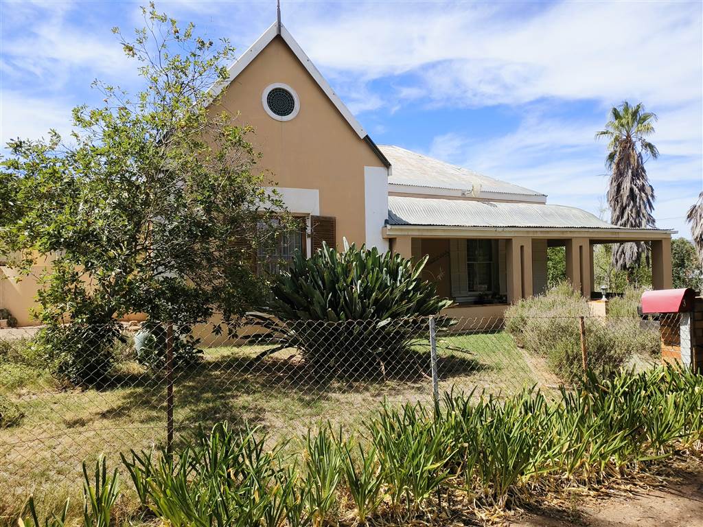 3 Bed House for sale in Ladismith | T4570410 | Private Property