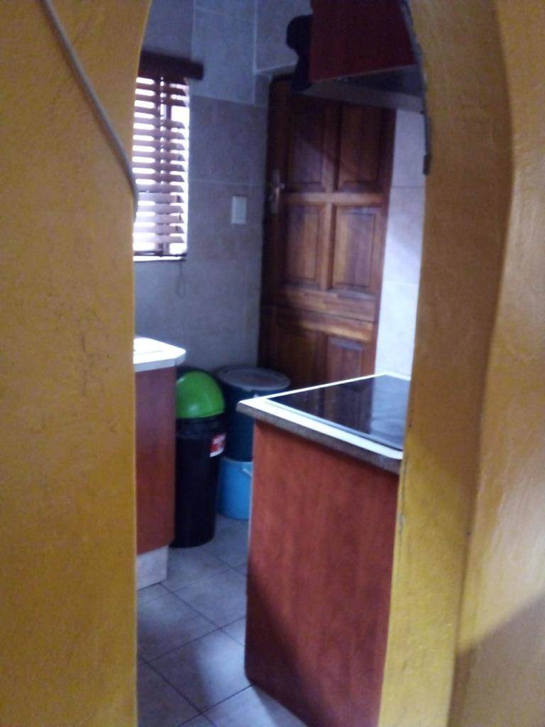 2 Bed House in Mamelodi photo number 5
