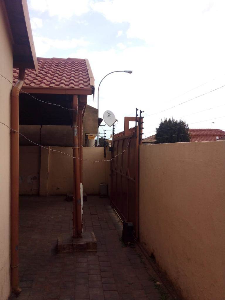 2 Bed House in Mamelodi photo number 13