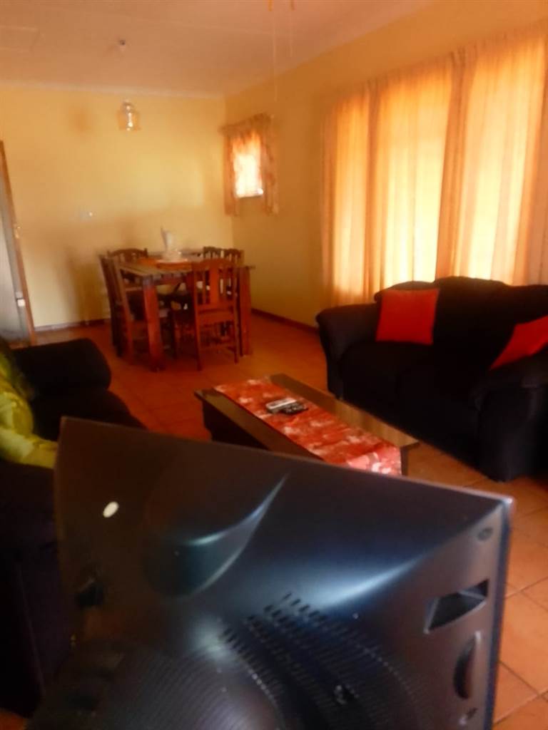 1 Bed Flat in Kathu photo number 14