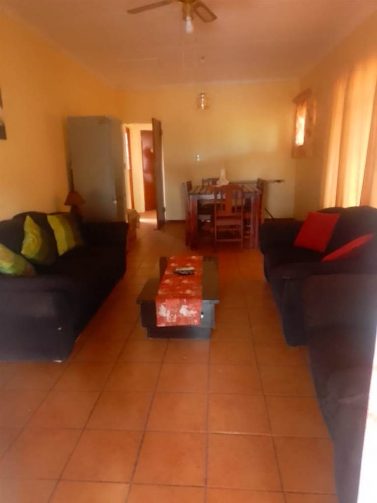 1 Bed Flat in Kathu photo number 11