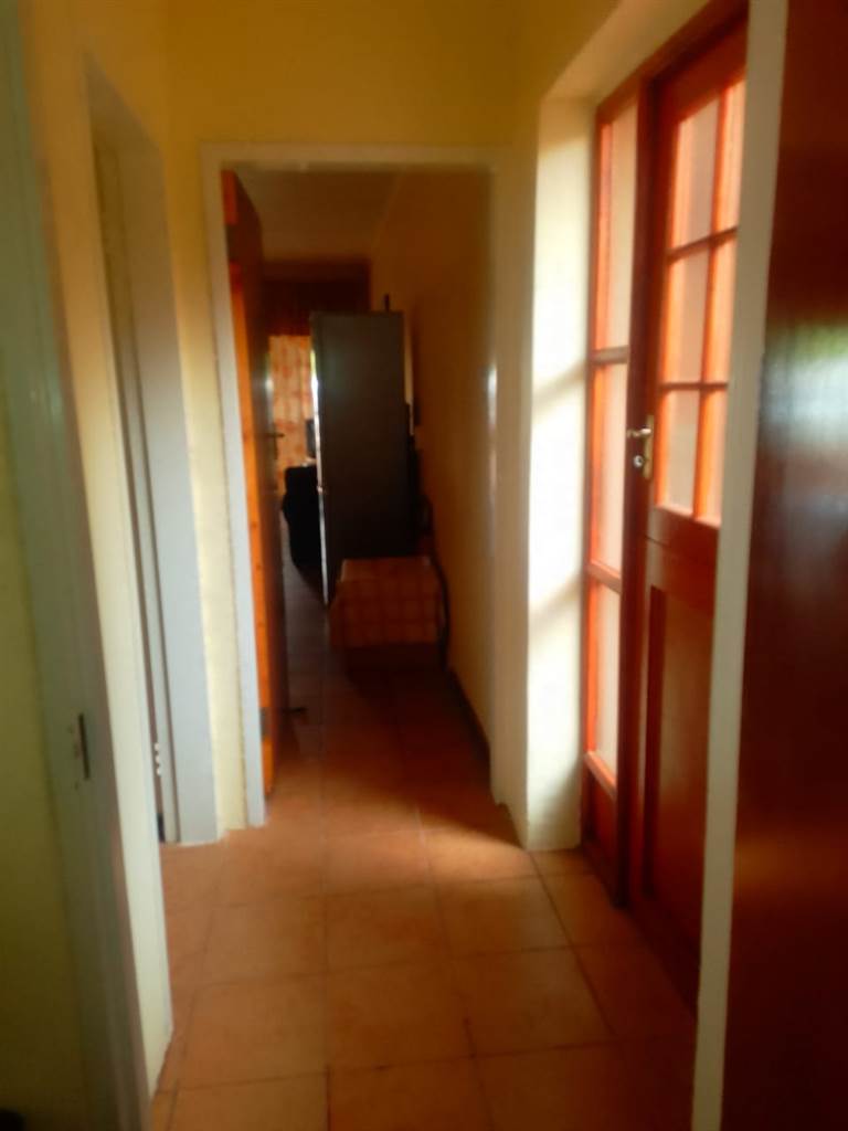1 Bed Flat in Kathu photo number 8