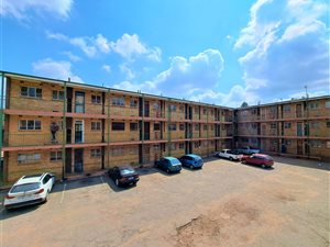2 Bed Apartment in Vanderbijlpark CW1
