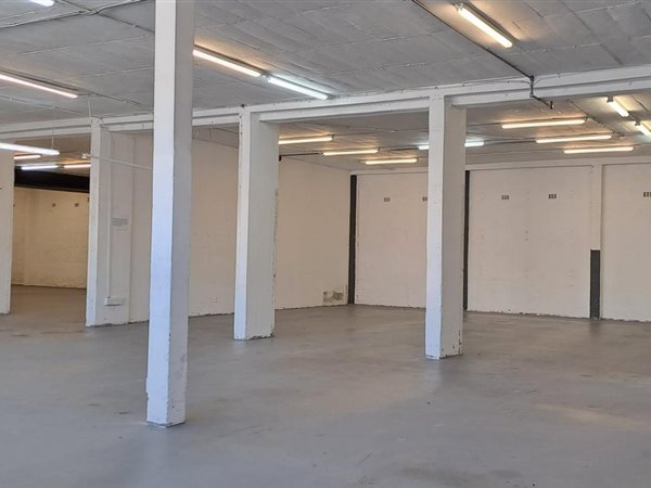 1 410  m² Commercial space