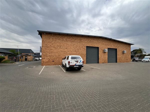 220  m² Industrial space