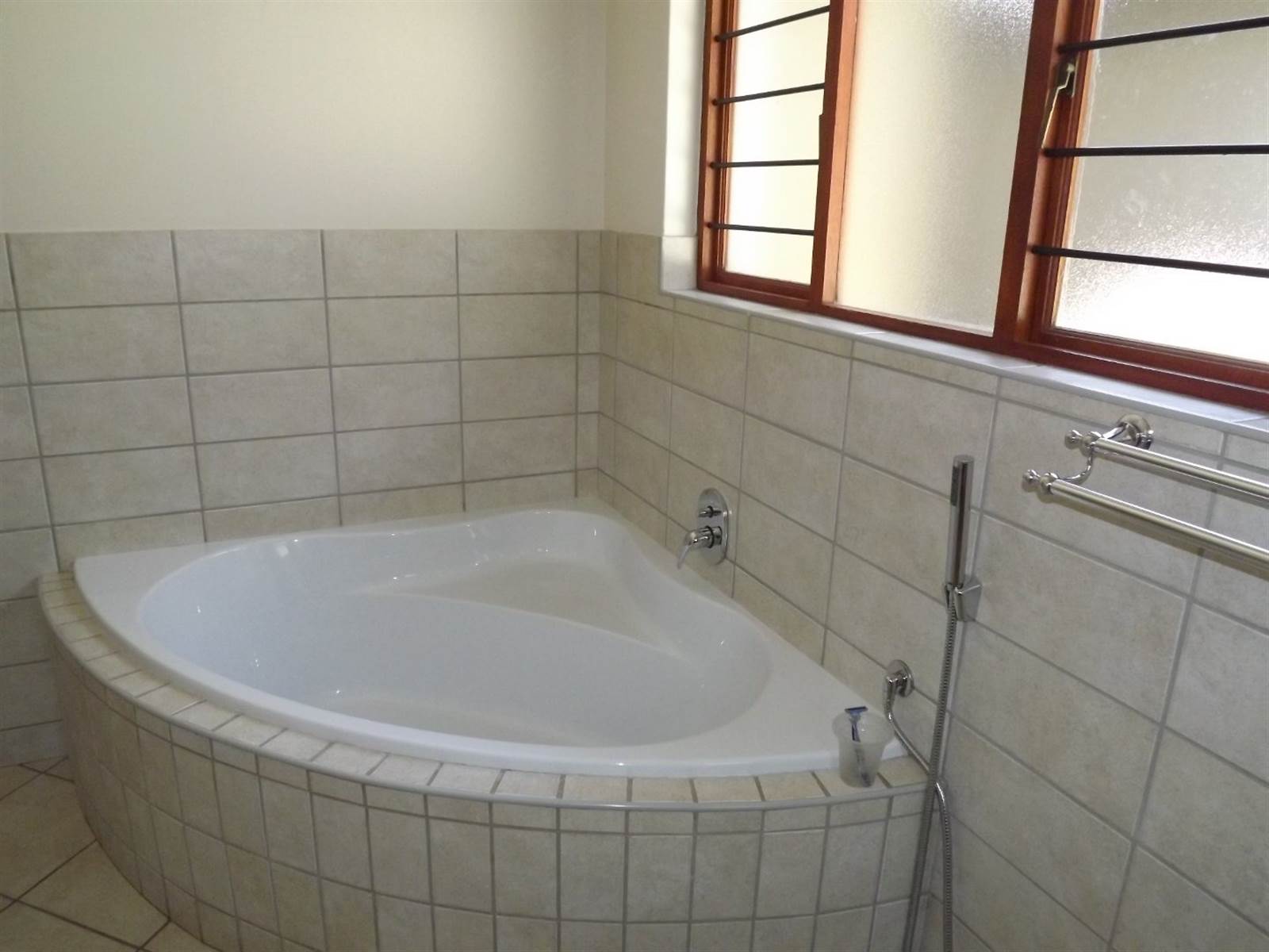 3 Bed Townhouse in Wilkoppies photo number 13