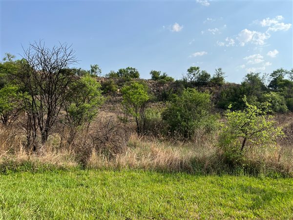824 m² Land available in Vaaloewer