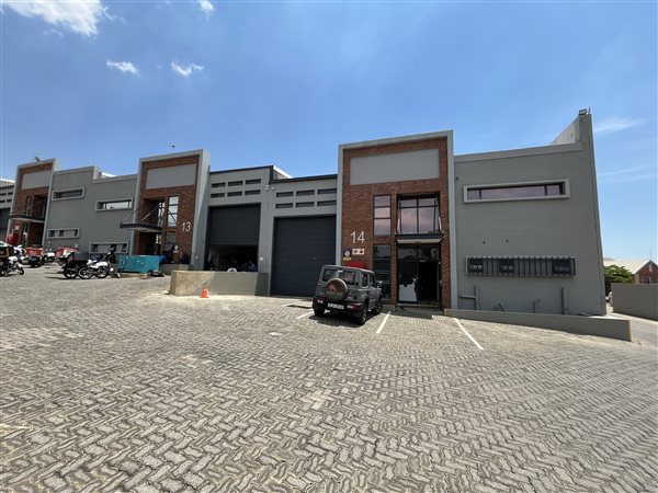 554  m² Industrial space