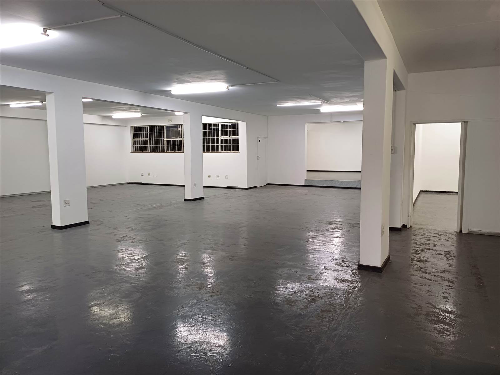 603  m² Commercial space in Stamford Hill photo number 1