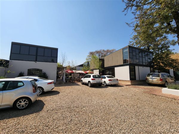 42  m² Commercial space