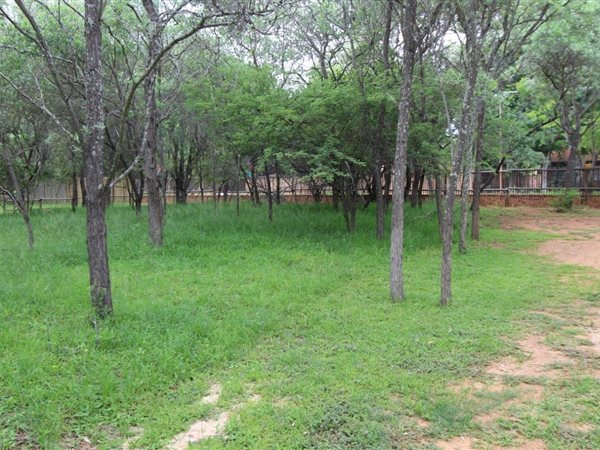 1 071 m² Land