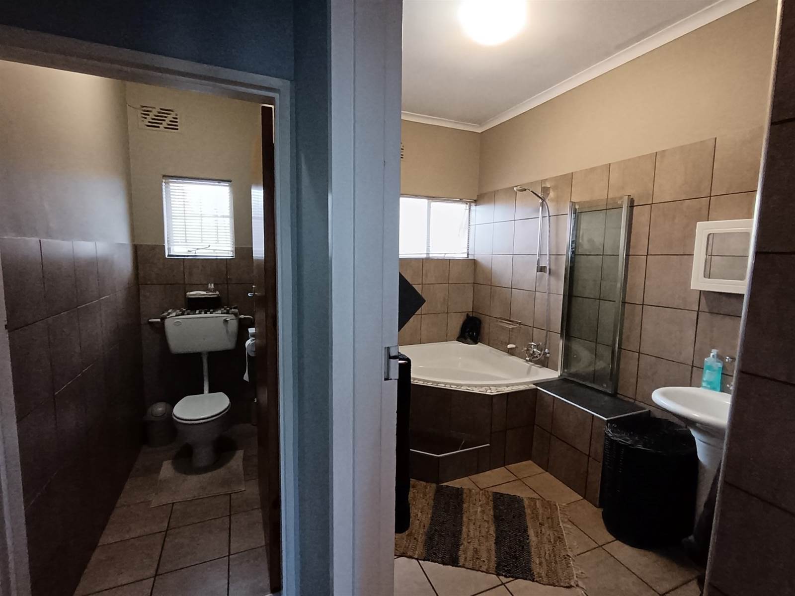 4 Bed House in Parow North photo number 14