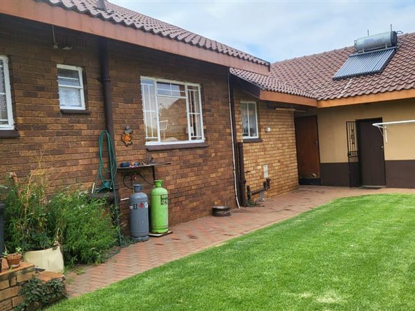 4 Bed House in Mindalore