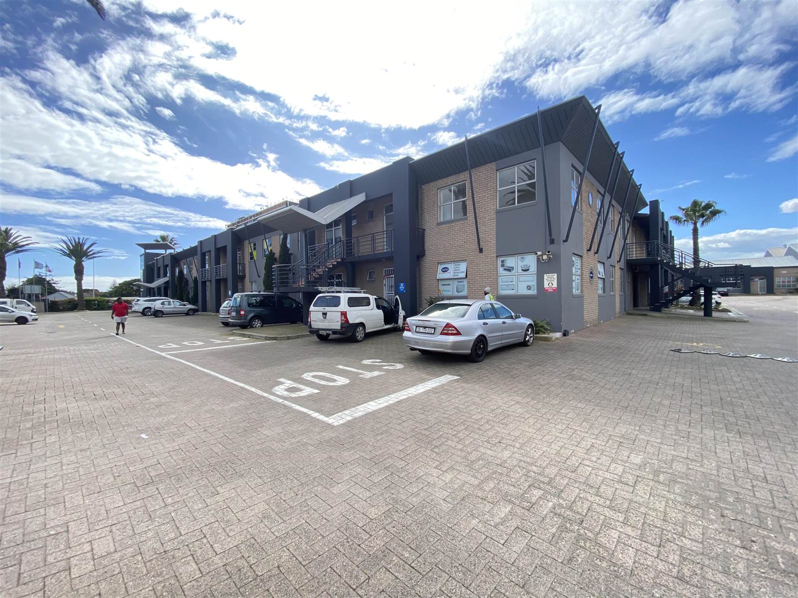 100  m² Commercial space in Milnerton Central photo number 1