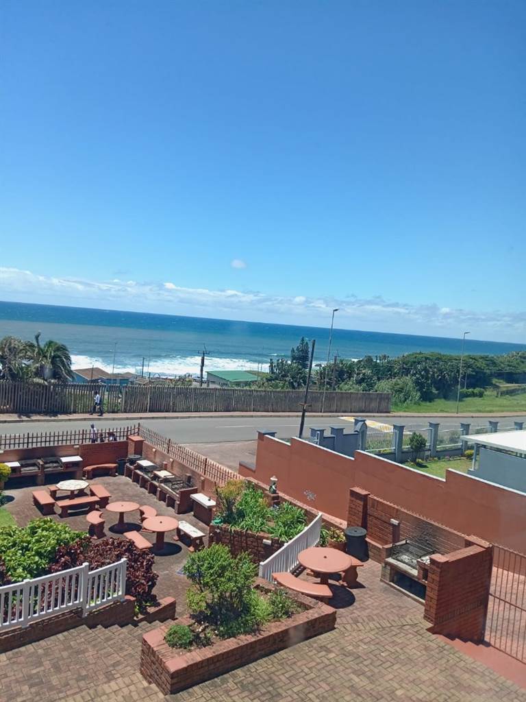 2 Bed Apartment in Scottburgh Central photo number 6
