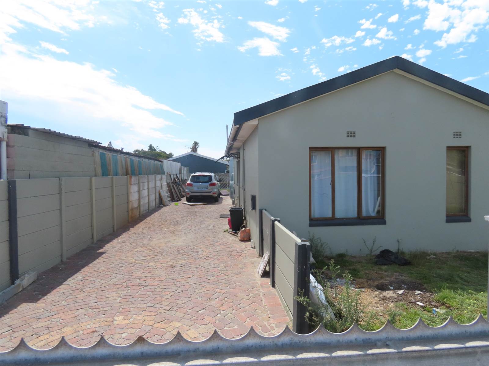 3 Bed House in Grassy Park photo number 2