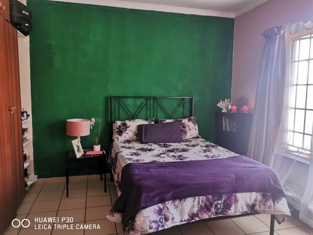 2 Bed Apartment in Mmabatho photo number 6