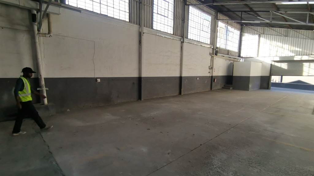 340  m² Industrial space in Sebenza photo number 10