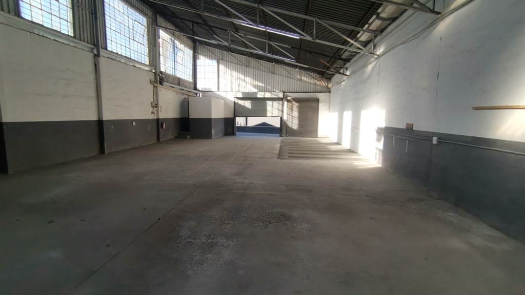 340  m² Industrial space in Sebenza photo number 9