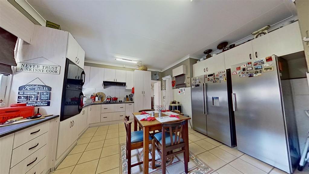 4 Bed House in Wilkoppies photo number 14