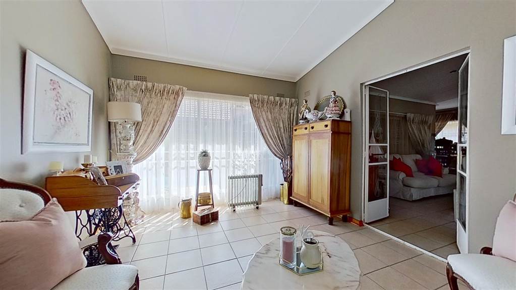 4 Bed House in Wilkoppies photo number 6