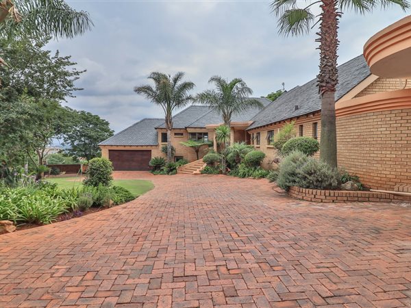4 Bedroom House 4 Bedroom House