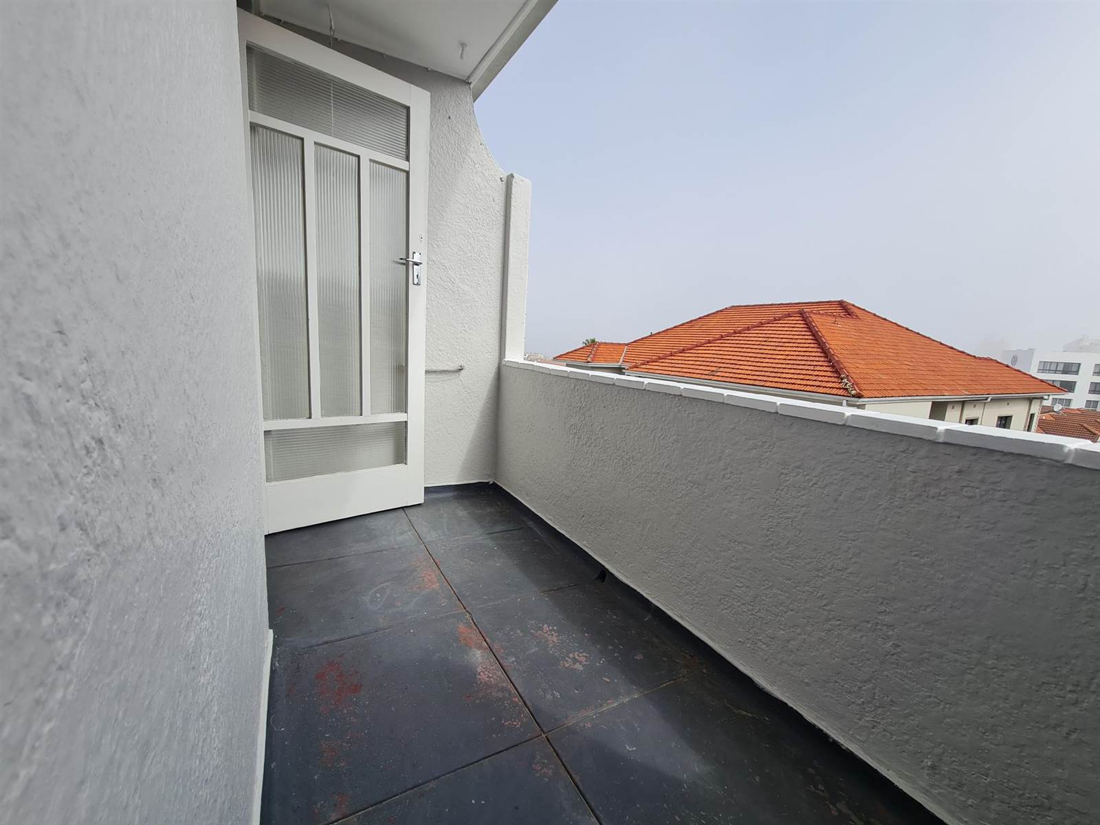Studio apartment in Bantry Bay photo number 12