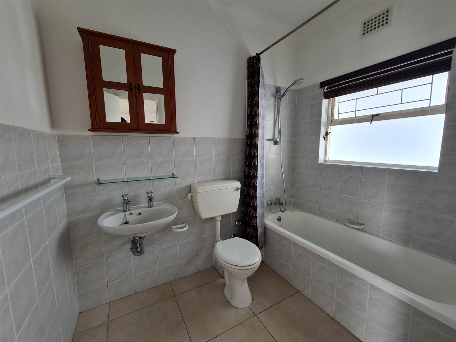 Studio apartment in Bantry Bay photo number 6