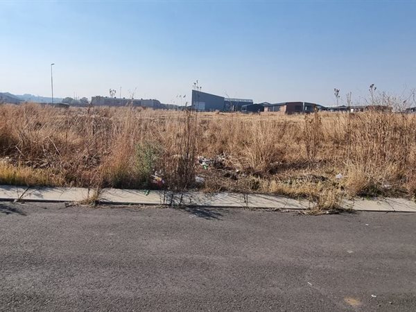 1372 m² Land available in Secunda Commercial