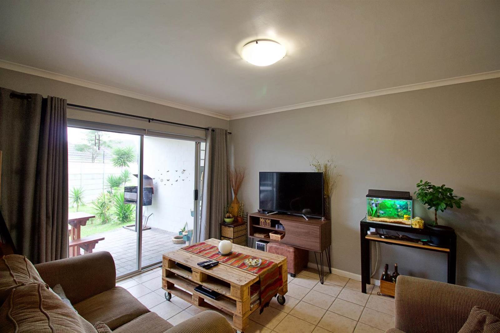 2 Bed Apartment in Sonstraal Heights photo number 2