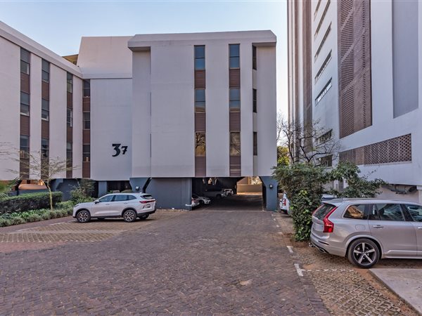 555  m² Office Space