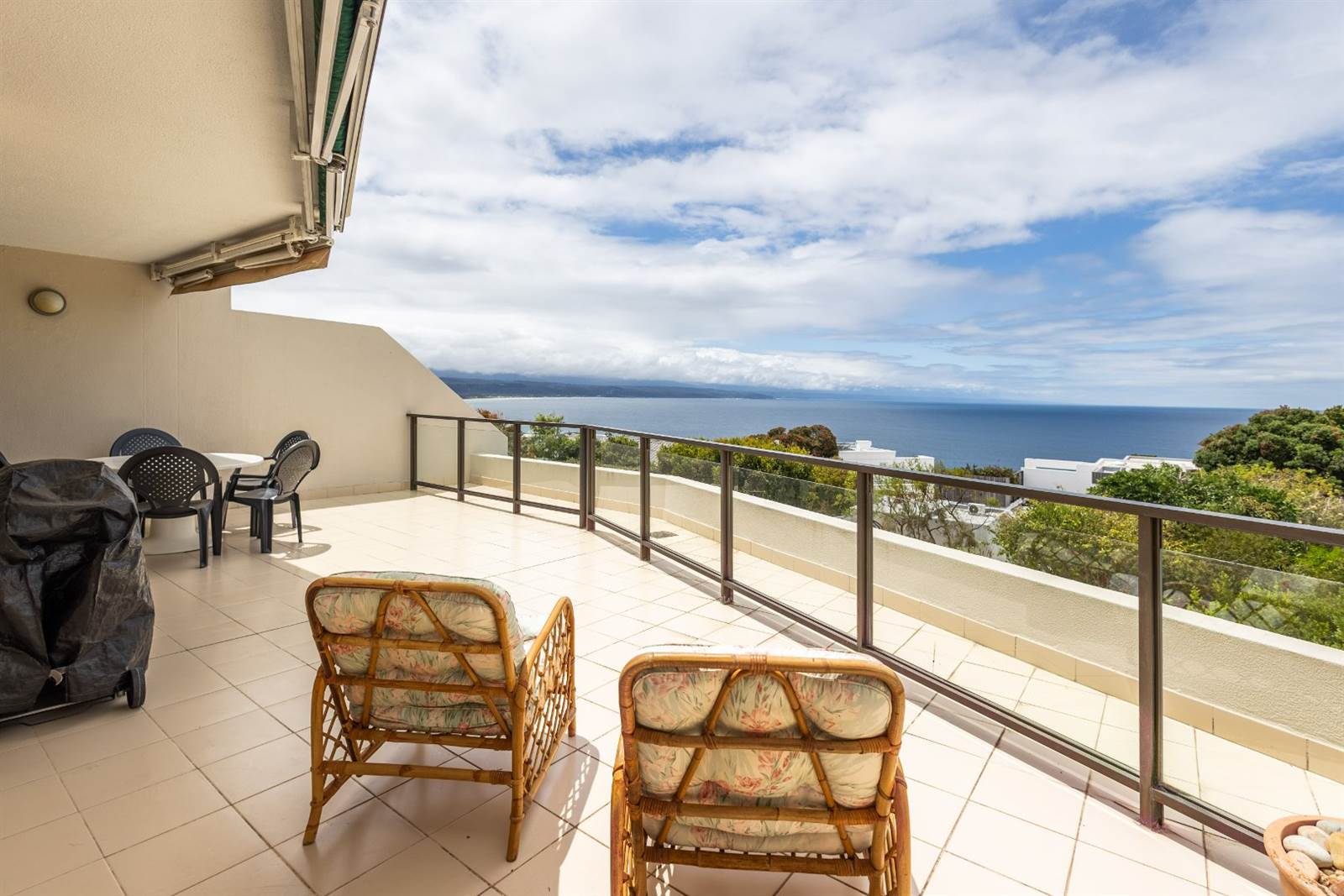 3 Bed Apartment in Plettenberg Bay photo number 4