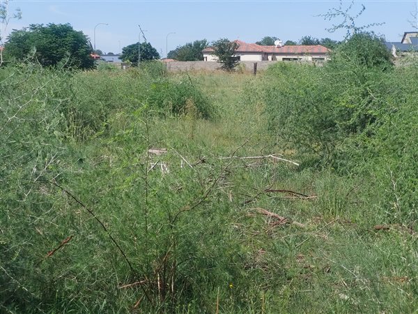 1 021 m² Land