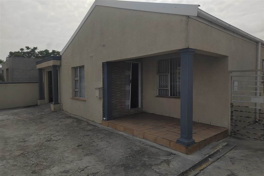 5 Bed House in Mitchells Plain photo number 25
