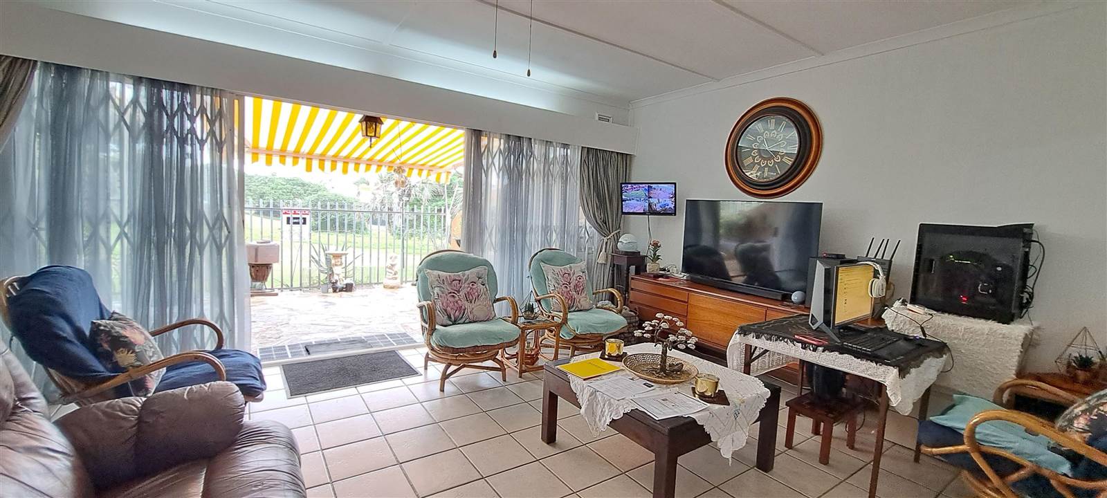 2 Bed Apartment in Scottburgh South photo number 4