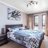 2 Bed Apartment in Lonehill photo number 12
