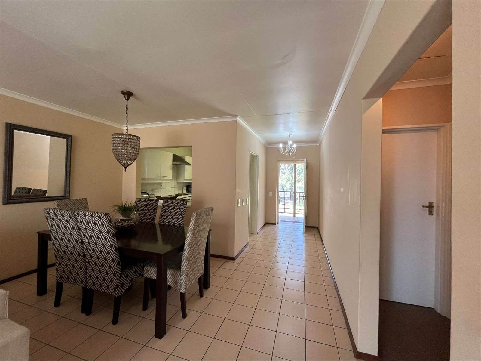 2 Bed Apartment in Lonehill photo number 6