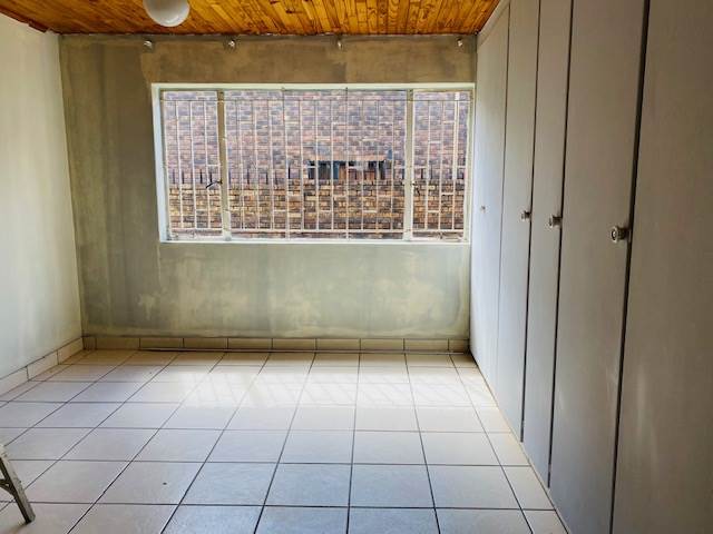 3 Bed Townhouse in Garsfontein photo number 9