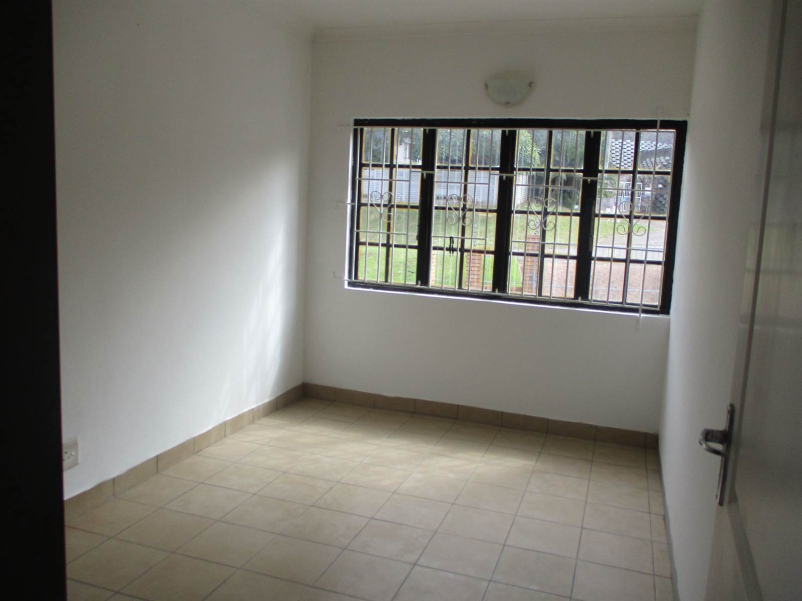 2 Bed Apartment in Doonside photo number 10